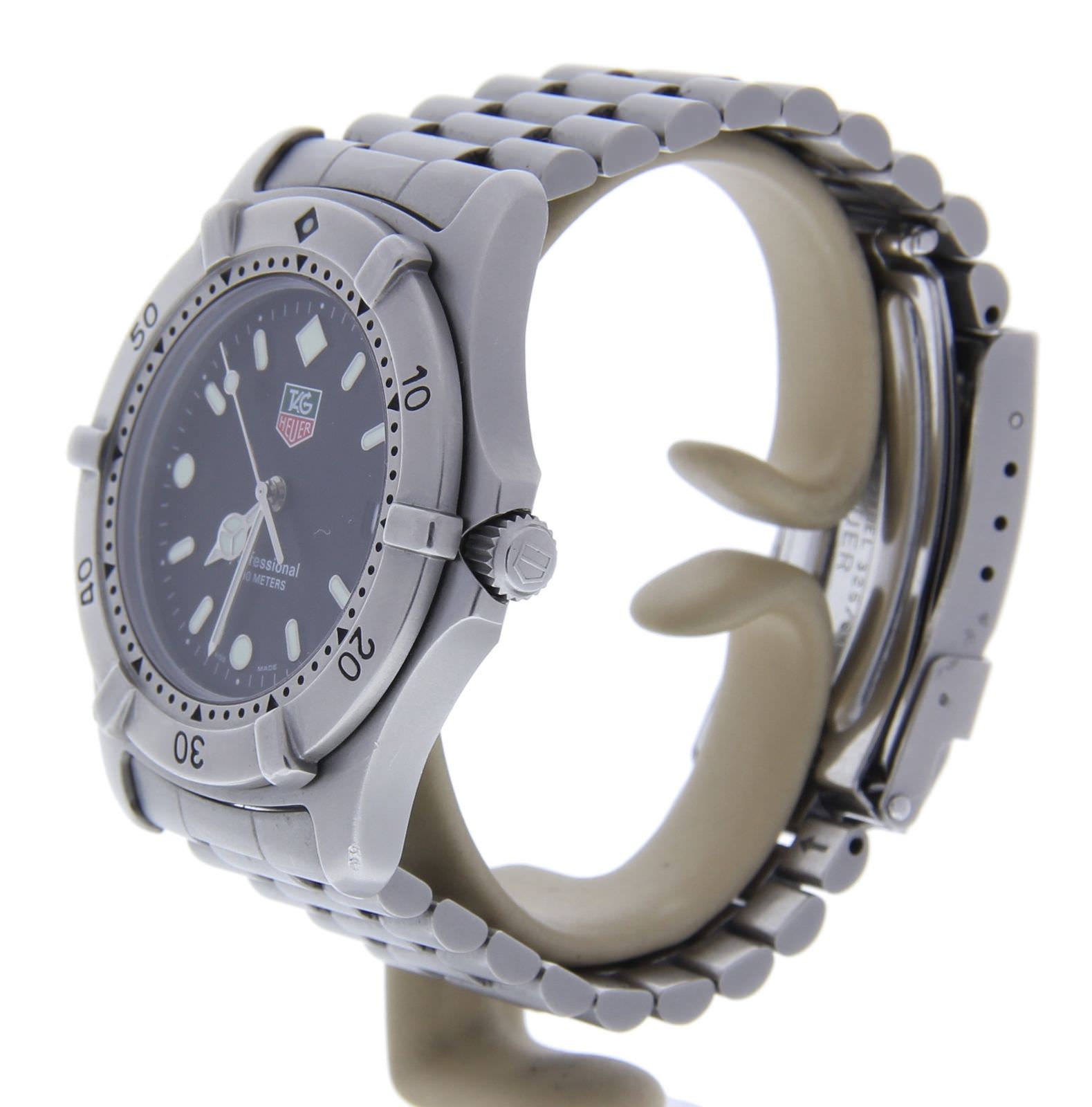 TAG-Heuer Professional Stainless-steel 962006 Black Dial Mens 40-mm Quartz Sapphire crystal. Swiss Made Wrist Watch